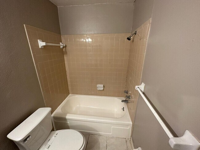 Building Photo - Green Tee - # 206