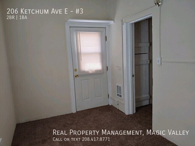 Building Photo - 206 Ketchum St E