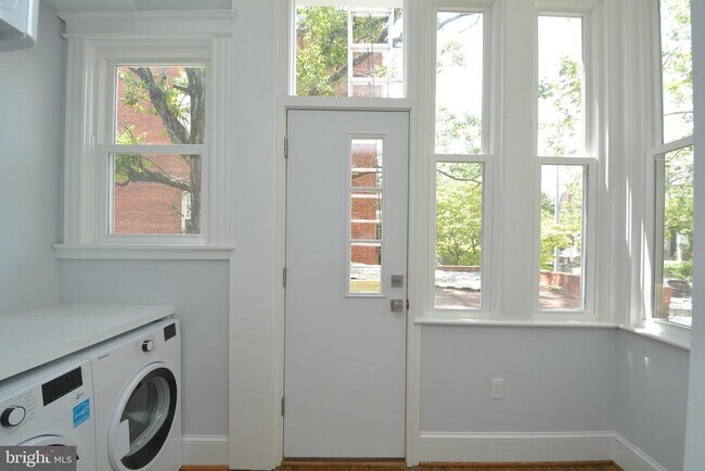 Building Photo - 1724 2nd St NW