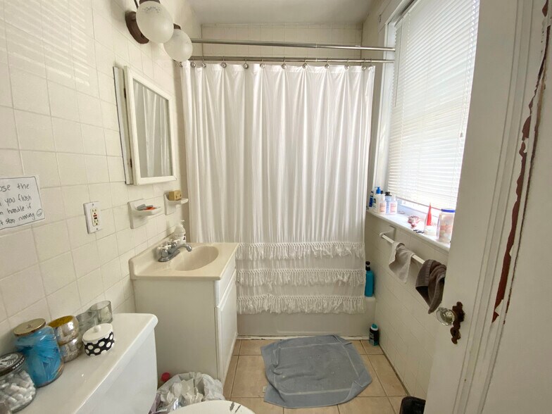 Building Photo - 2031 Commonwealth Ave