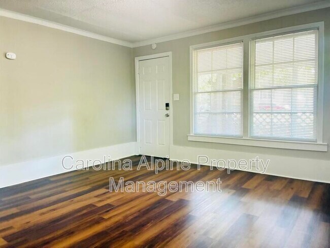 Building Photo - 407 Digh St