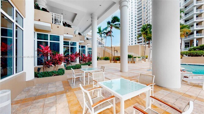 Building Photo - 801 Brickell Key Blvd