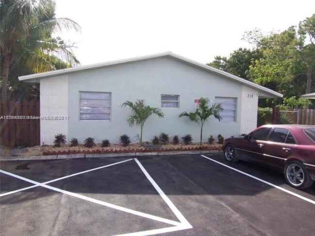 Building Photo - 716 SW 16th Ave