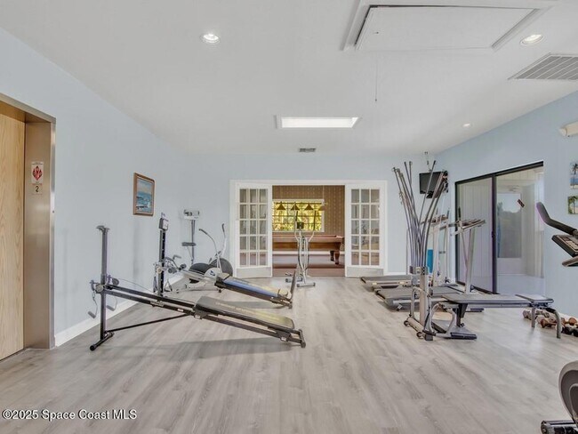 Building Photo - 1150 Breezy Way