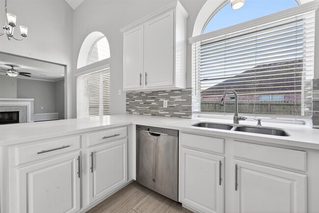 Building Photo - 17711 Shelby Oaks Cir