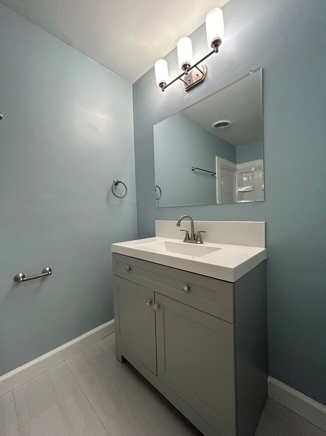 Building Photo - Welcome to this charming ranch-style home in the heart of Churchland "ASK ABOUT OUR ZERO DEPOSIT"