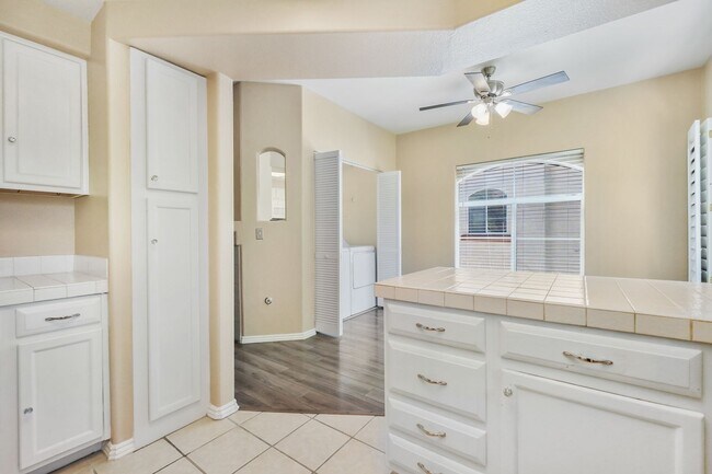 Building Photo - 2-Bedroom Condo in Gated Community!