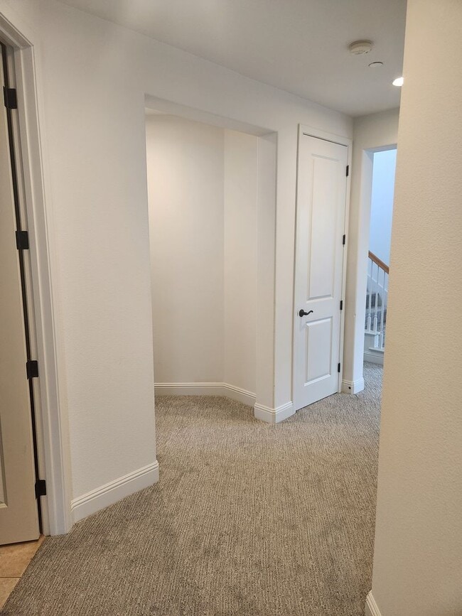 Building Photo - Great Santa Rosa Neighborhood 3 Bedroom, 2.5 Bathrooms