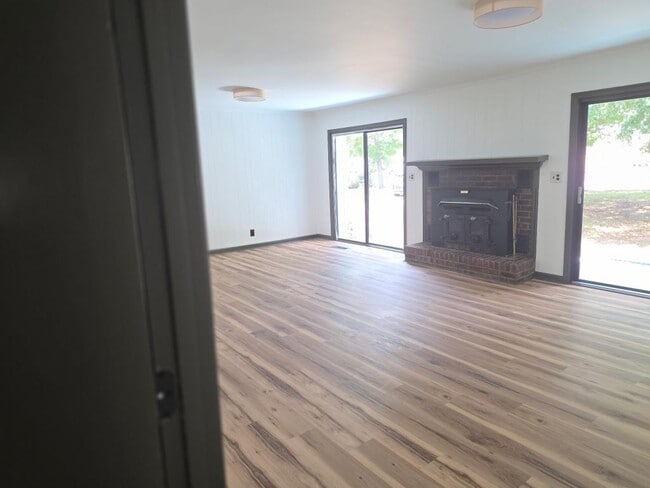 Building Photo - 2824 W Black Creek Rd