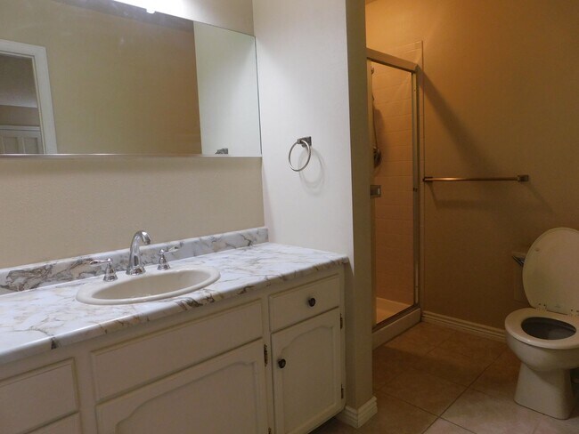 Building Photo - Vintage 70's Unit Available
