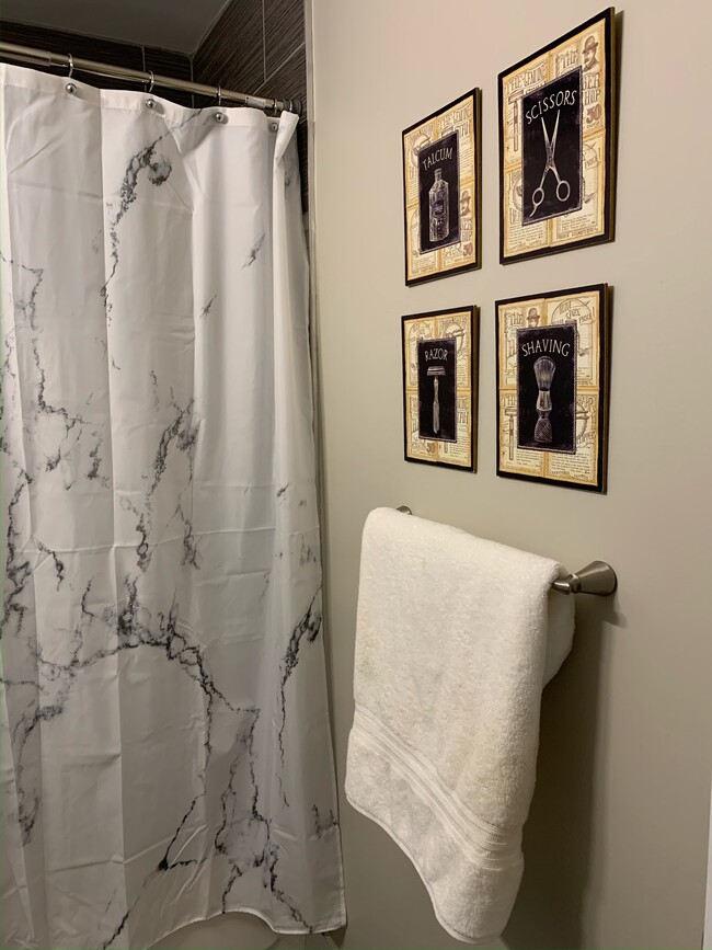 Building Photo - 436 N Gerard Ave