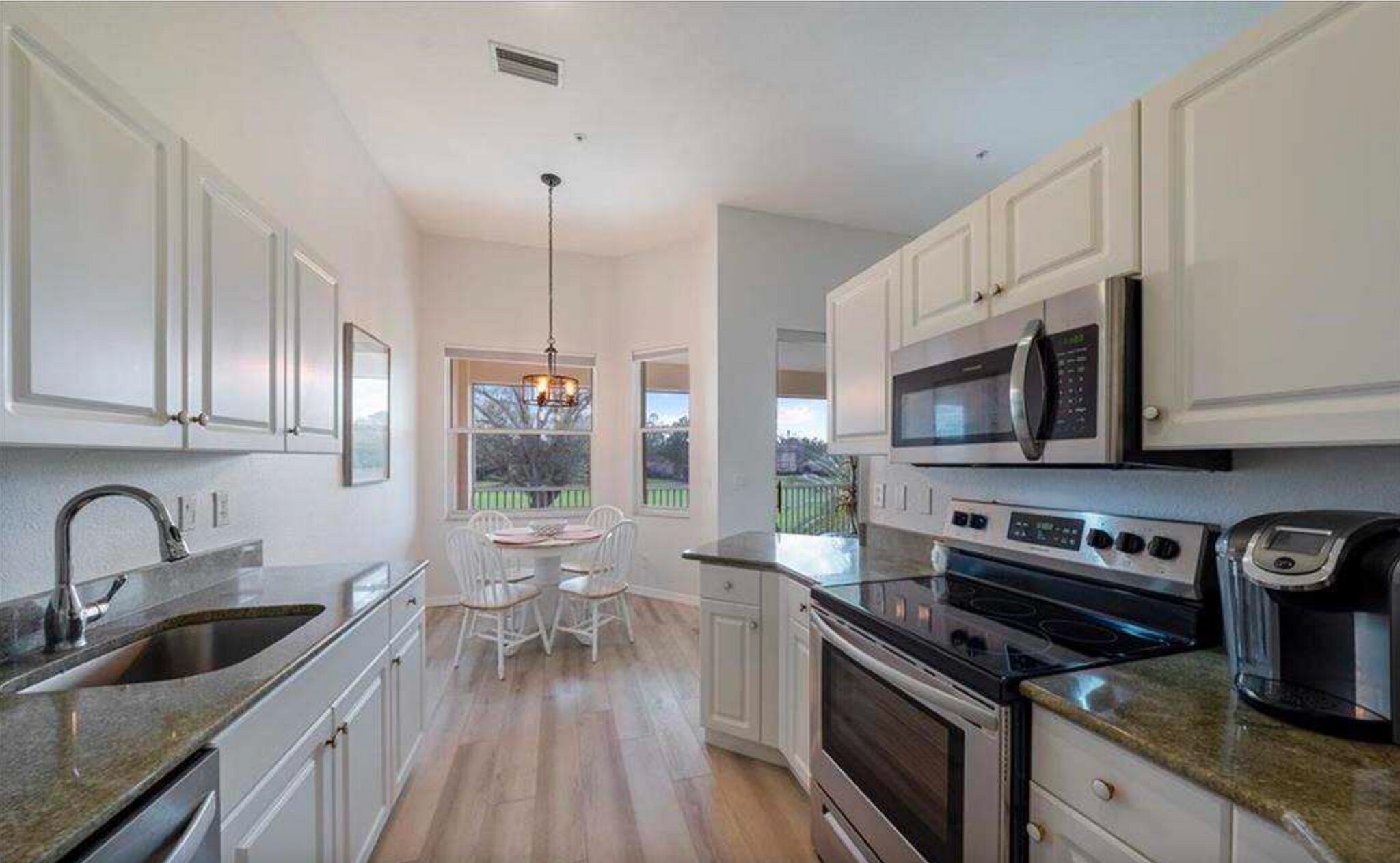 Building Photo - 640 Lalique Cir