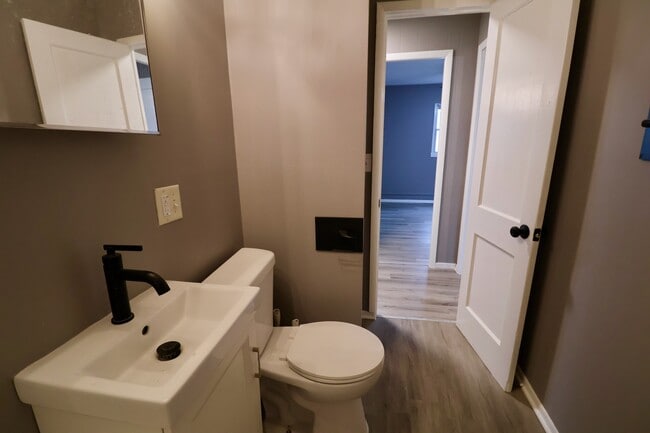 Building Photo - 237 S Kaley St