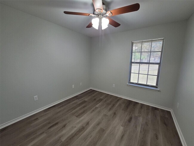 Building Photo - 3 BR/2BA | Single Family Home with large lot | 2-Car Garage | Large fenced backyard