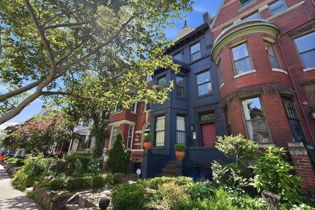 Building Photo - U St Condo | 2 Bed | 1.5 Bath | 975 Sf | Offsite Underground Parking Garage Available for Rent