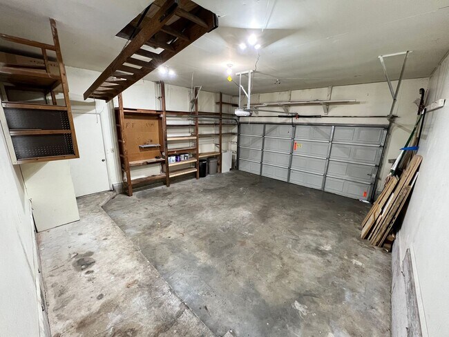 Building Photo - Charming 3-Bed, 2-Bath Home in South Tulsa