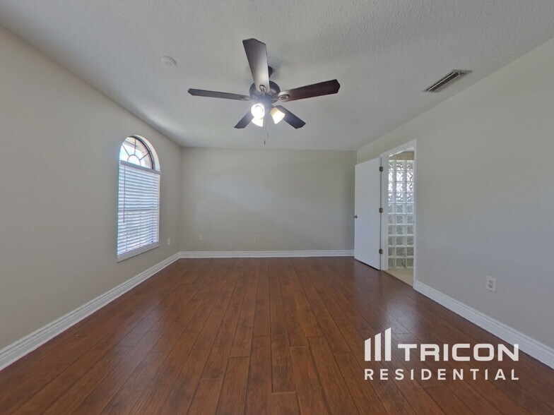 Building Photo - 6050 Fall River Dr