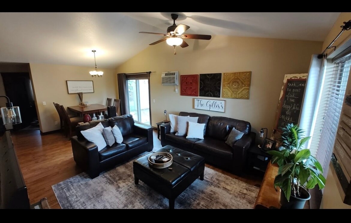 Building Photo - 2525 Lake Ct