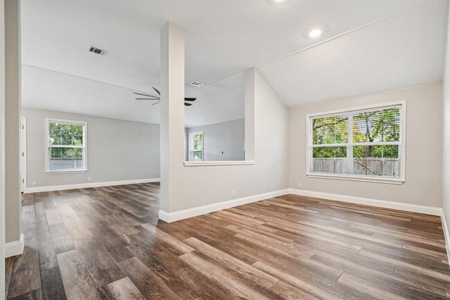 Building Photo - 16800 Bailey Jean Dr