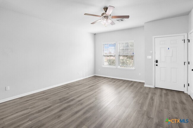 Building Photo - 105 Switchgrass St