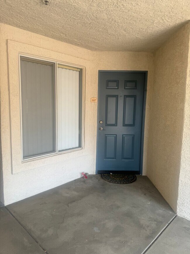 Building Photo - 2 Bedroom 2 Bathroom Condo in Corona Hills...