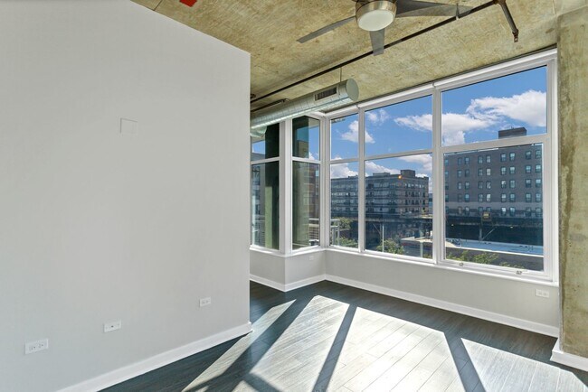 Building Photo - 50 E 16th St