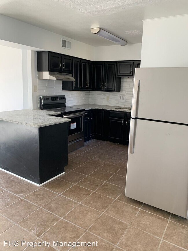 Building Photo - 3 br, 1 bath House - 1033 E Villa Marie