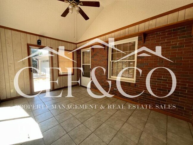 Building Photo - 308 Pine Lake Ct