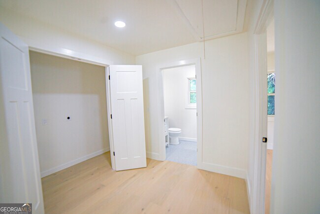 Building Photo - 2625 Santa Barbara Dr NW