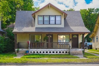 Building Photo - COMING SOON! 2b 1 ba w basement, Lawn Care + Trash Included