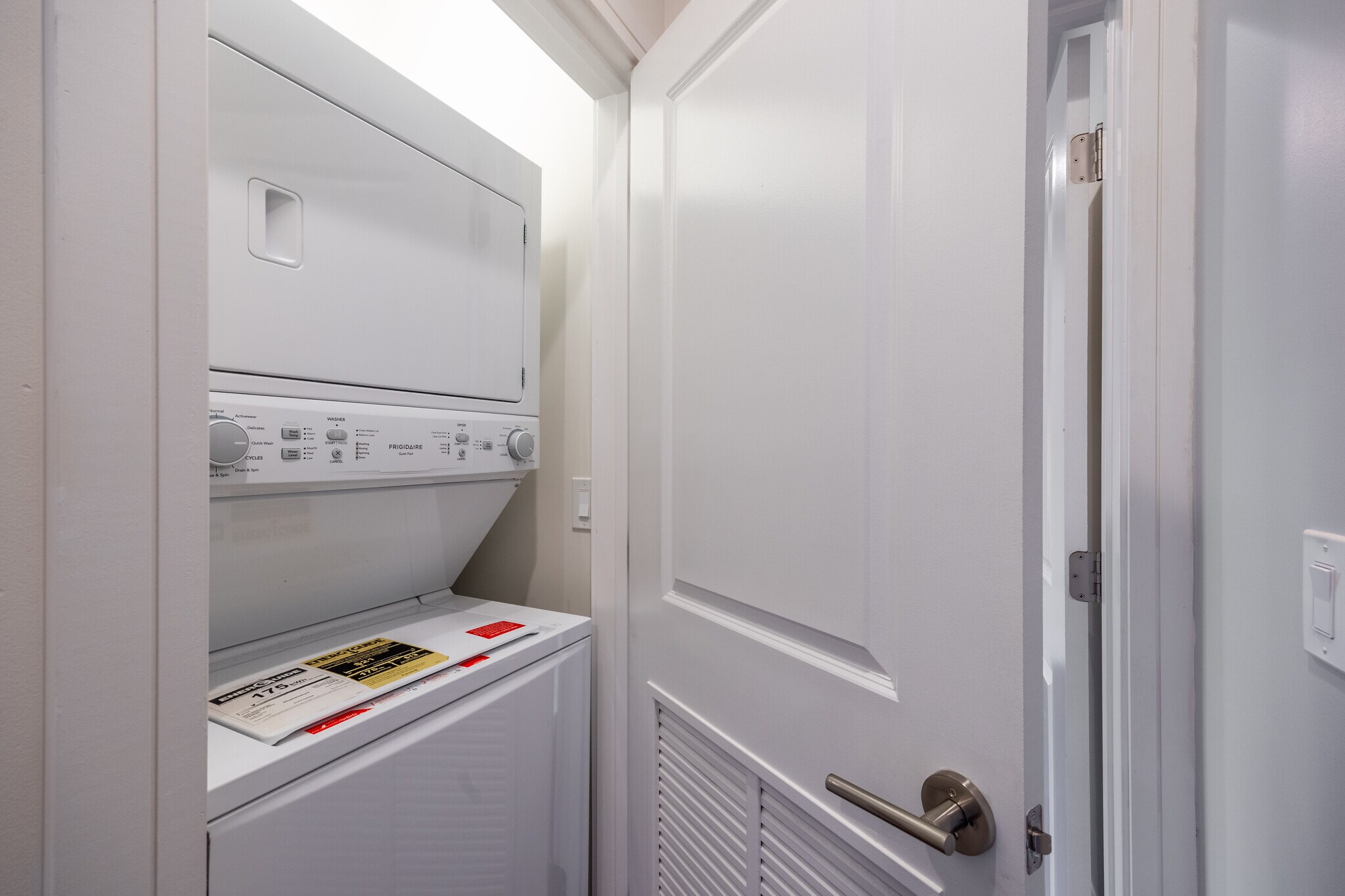 Building Photo - 1159 W Lunt Ave