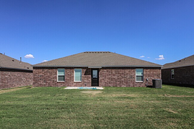 Building Photo - 3122 S 15th Pl