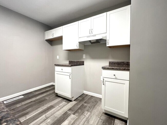 Building Photo - 77 Brookhaven Dr