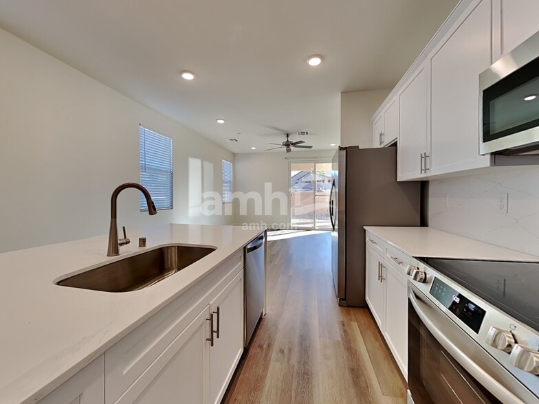 Building Photo - 541 Silverbell Falls Pl