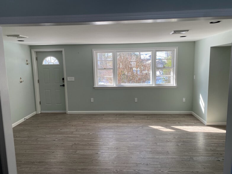 Building Photo - 60 Elk Ln