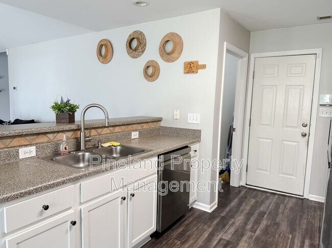 Building Photo - 1445 Kershaw Loop