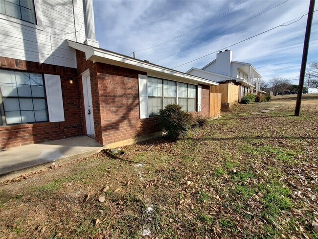 Primary Photo - 312 W 4th St