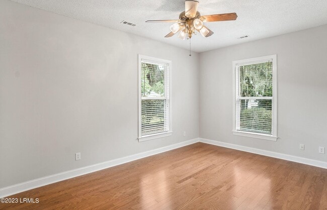 Building Photo - 2 Rockville Way