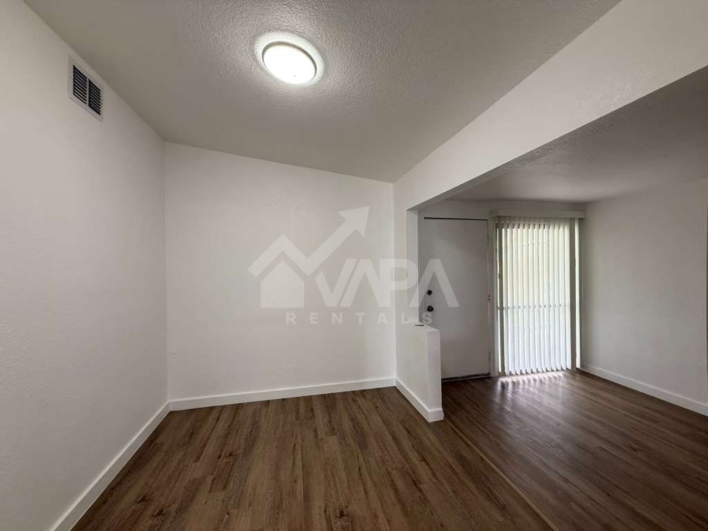 Building Photo - 518 Jamaica Dr