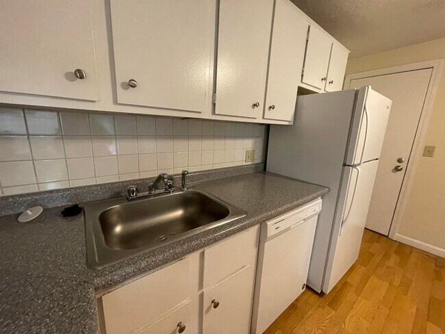 Building Photo - 99 Powers St