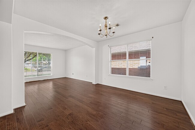 Building Photo - 25346 Barmby Dr