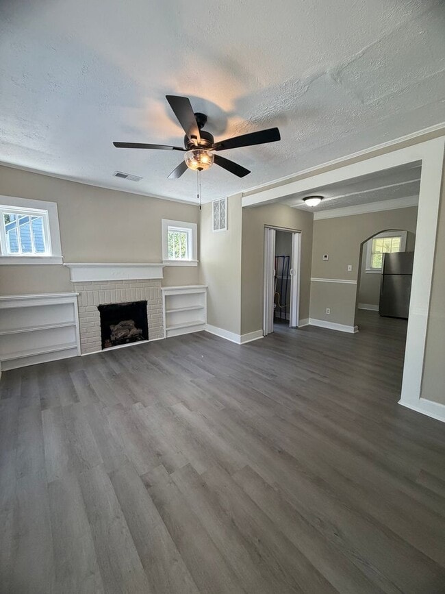 Building Photo - Open The Door To Your New Home!