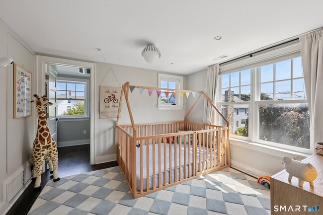 Building Photo - 19 Middle Beach Rd