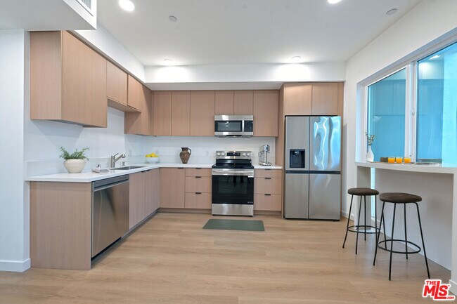 Building Photo - 14606 Sylvan St