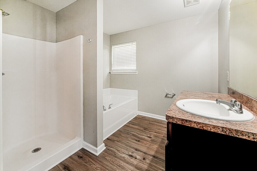 Building Photo - 434 Highland Falls Dr