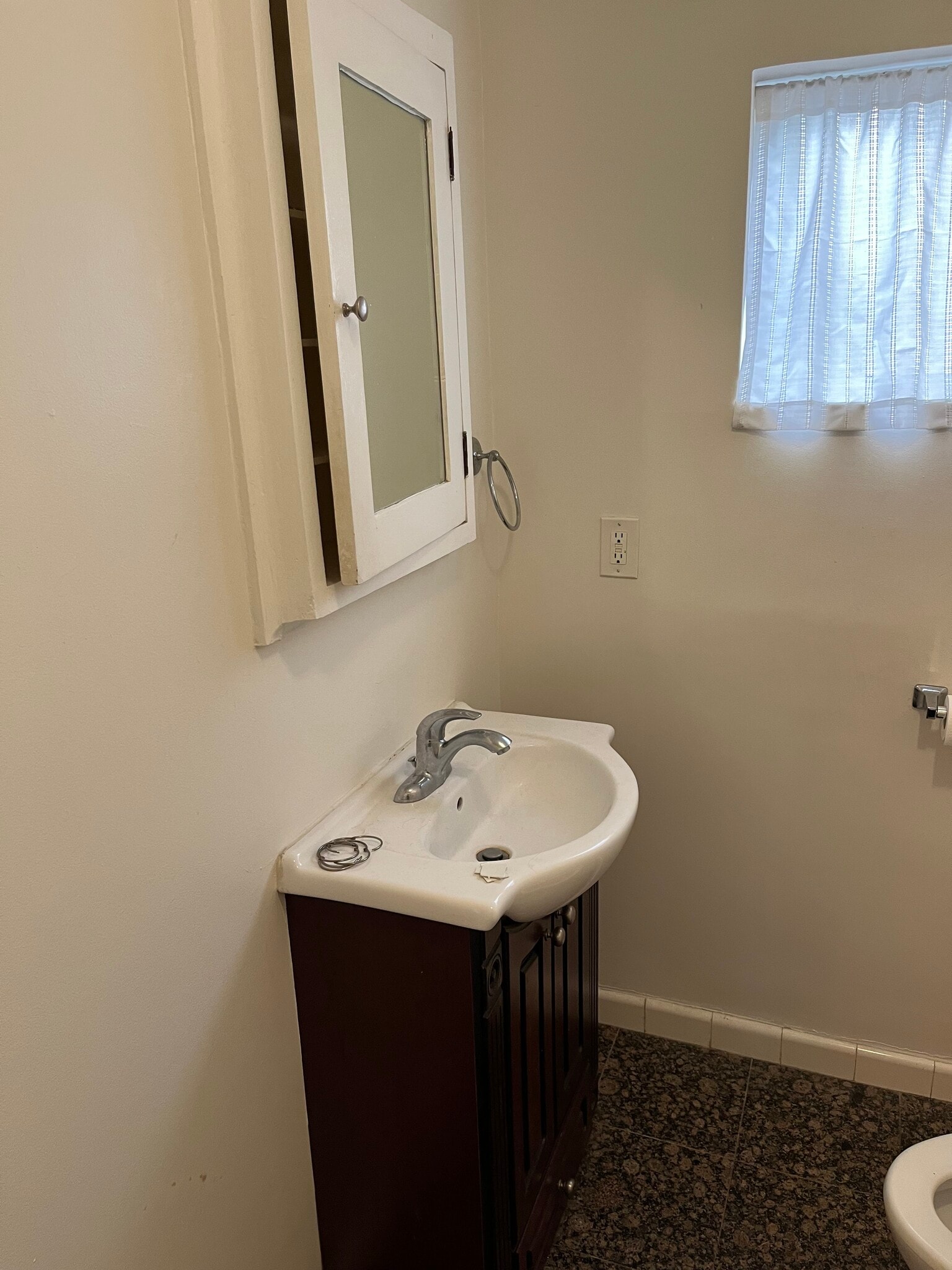 Building Photo - 504 N Heliotrope Dr