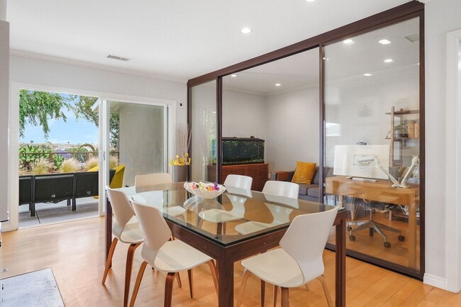 Building Photo - Updated Mid Century Home in Rancho Palos V...