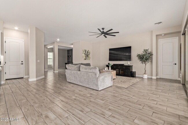 Building Photo - 11807 W Pkwy Ln