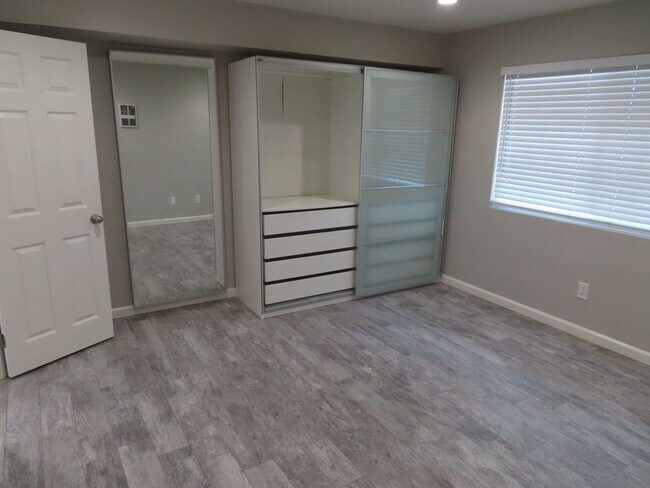 Building Photo - Immaculate one bedroom condo in Mira Mesa / Scripps Ranch Area