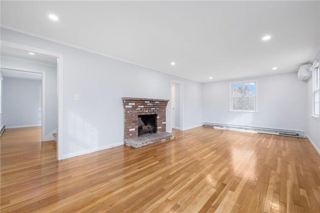 Building Photo - 4 Longmeadow Ave